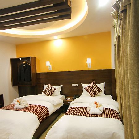 Hotel Lakeside ポカラ エクステリア 写真