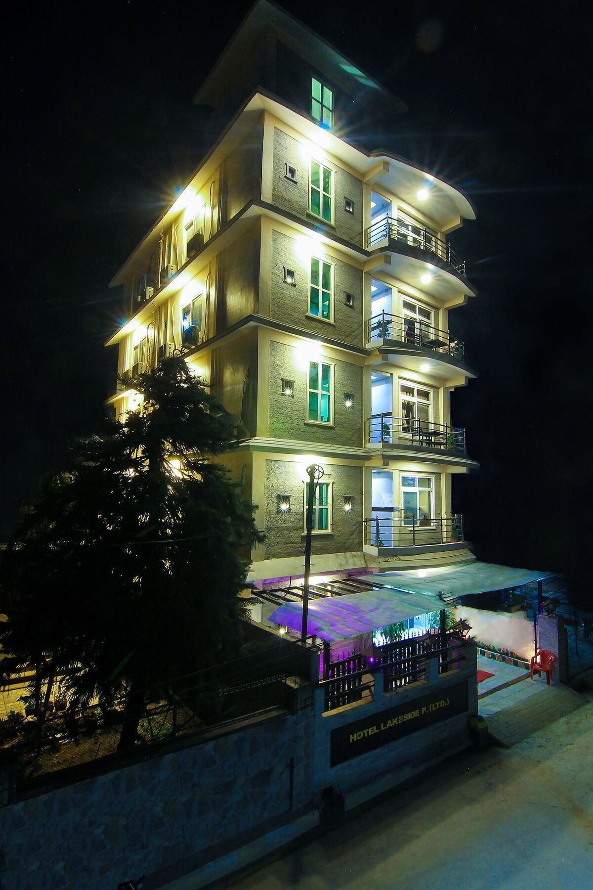 Hotel Lakeside ポカラ エクステリア 写真